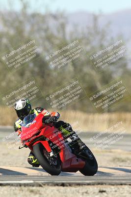 media/Dec-01-2025-Moto Forza (Mon) [[2daa91e15f]]/2-Intermediate Group/Session 3 (Turn 3)/